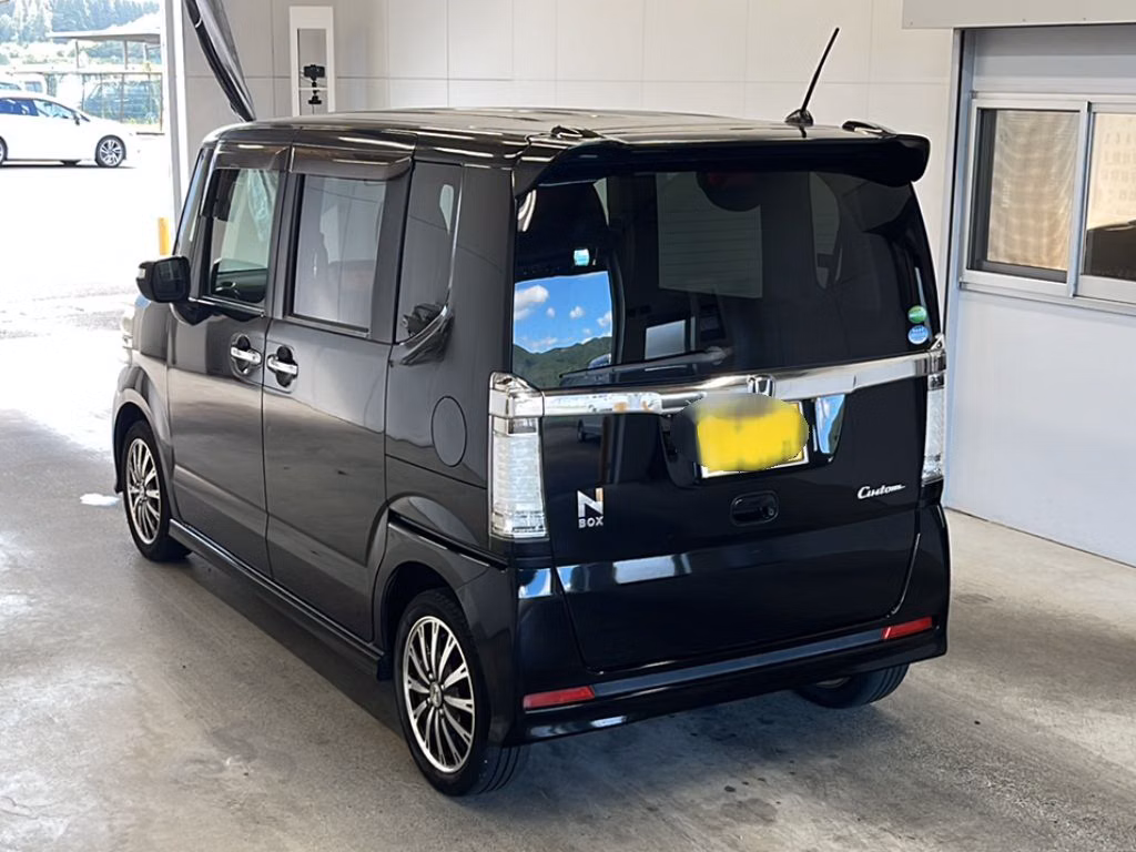HONDA N-BOX