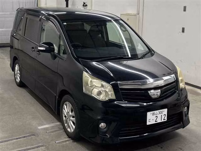 TOYOTA NOAH