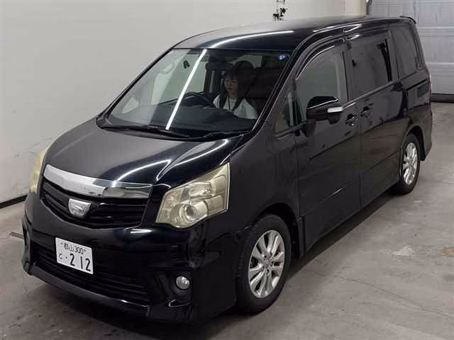 TOYOTA NOAH