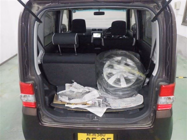 DAIHATSU MOVE CONTE