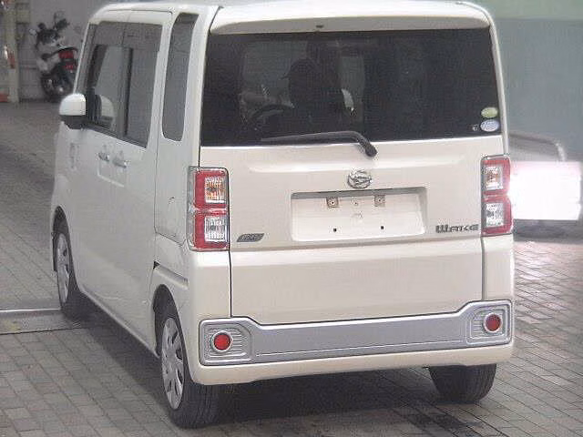 DAIHATSU WAKE