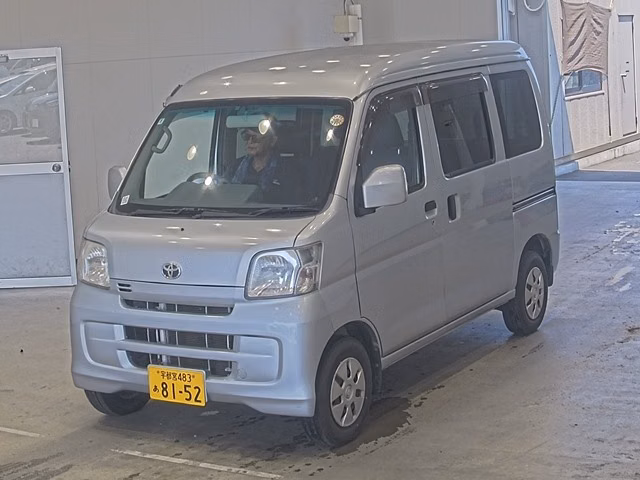 TOYOTA PIXIS VAN