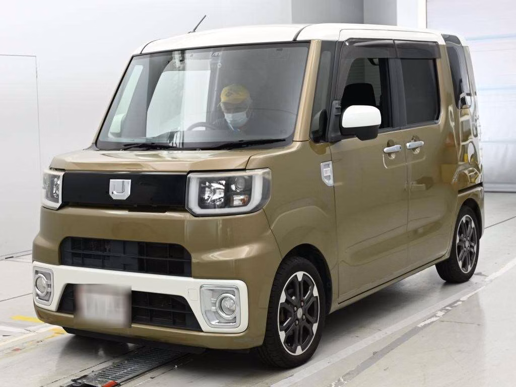 DAIHATSU WAKE