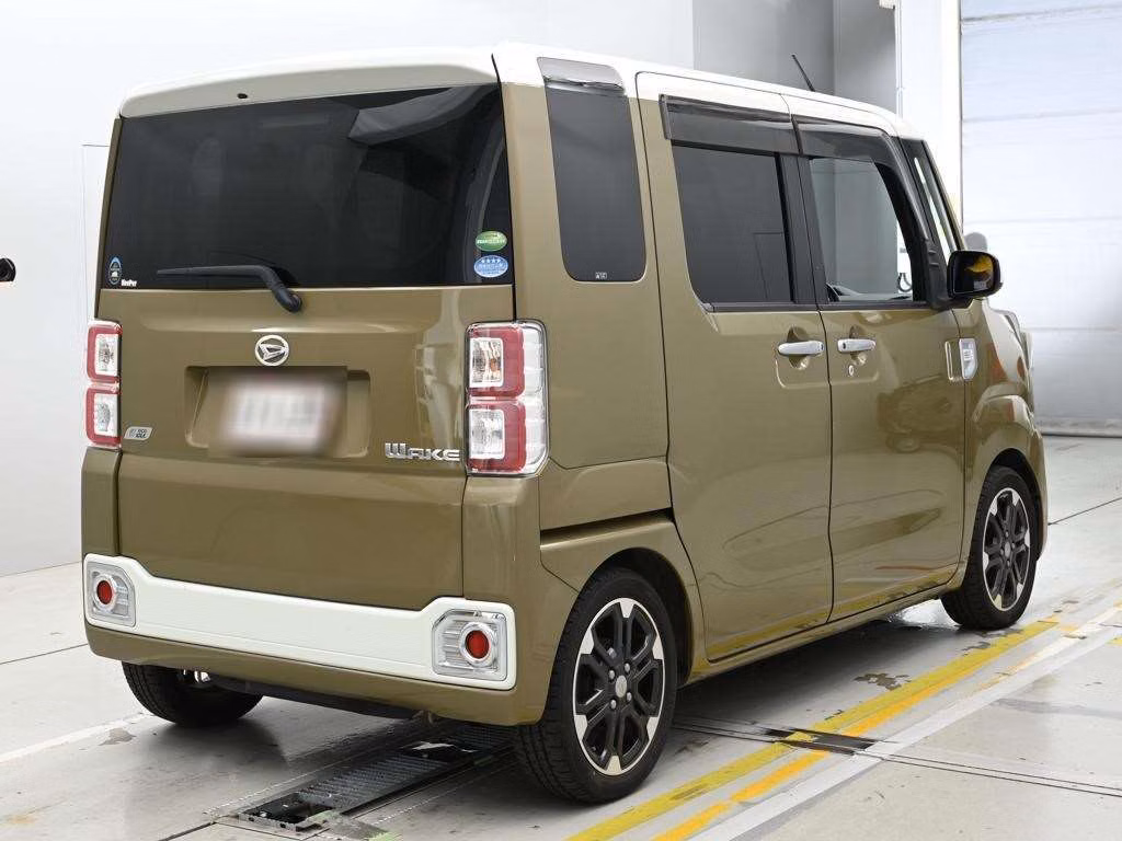 DAIHATSU WAKE