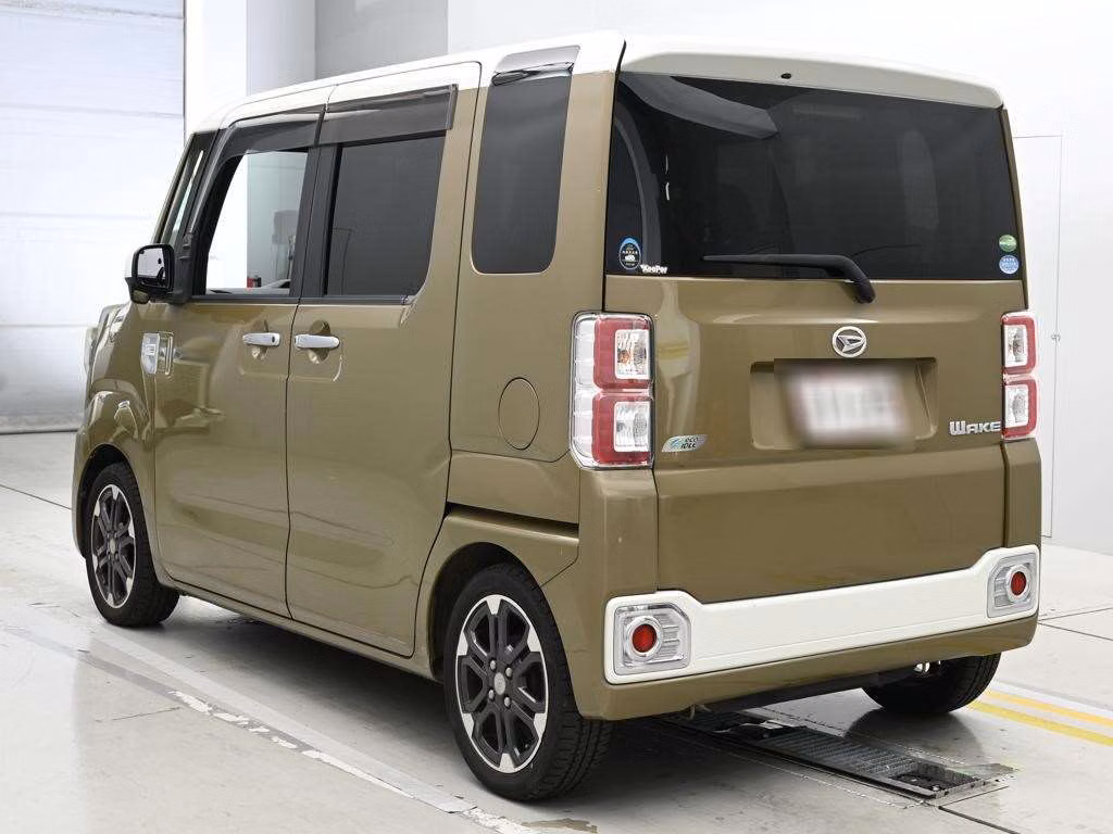 DAIHATSU WAKE