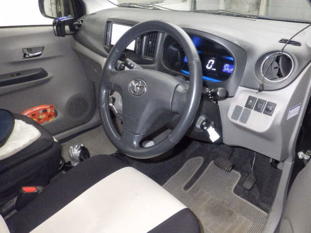 TOYOTA PIXIS EPOCH