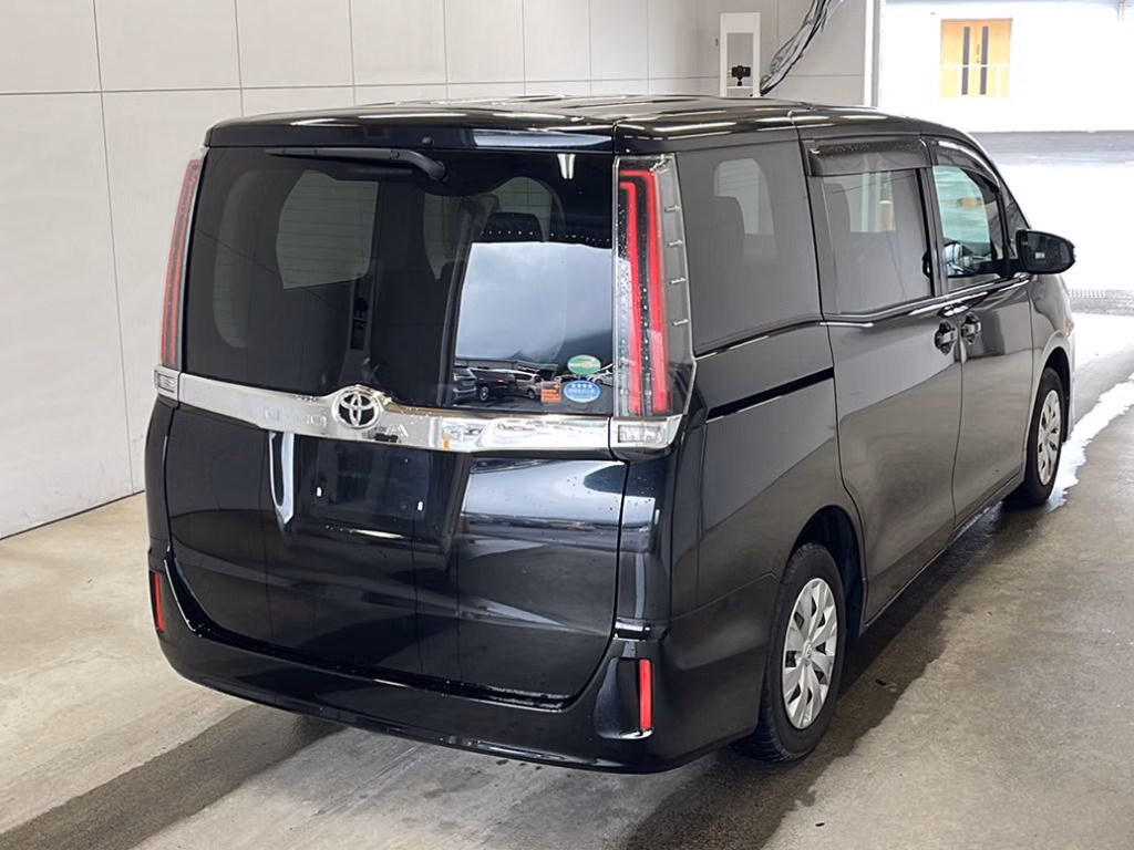 TOYOTA NOAH