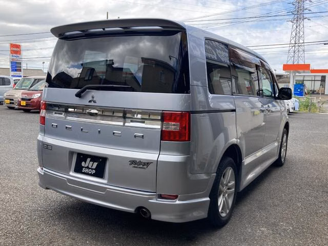 MITSUBISHI DELICA D:5