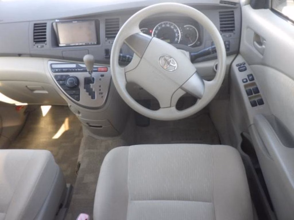 TOYOTA ISIS