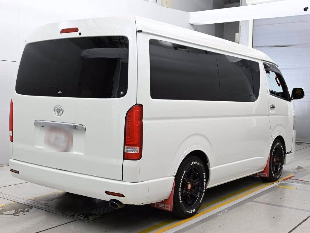 TOYOTA HIACE