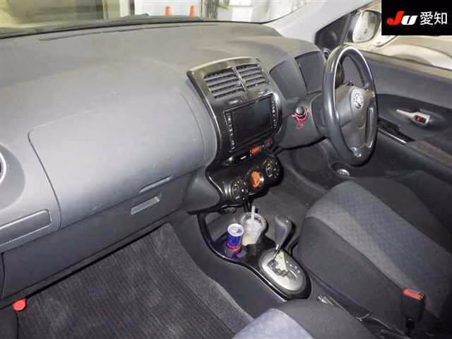 TOYOTA IST