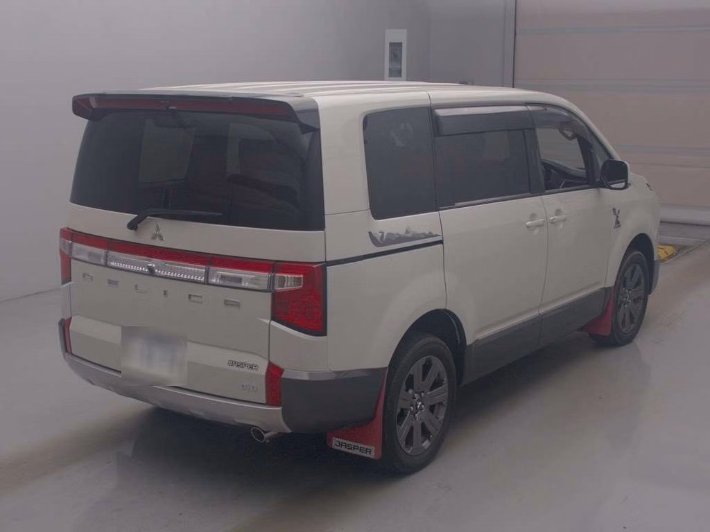 MITSUBISHI DELICA D:5