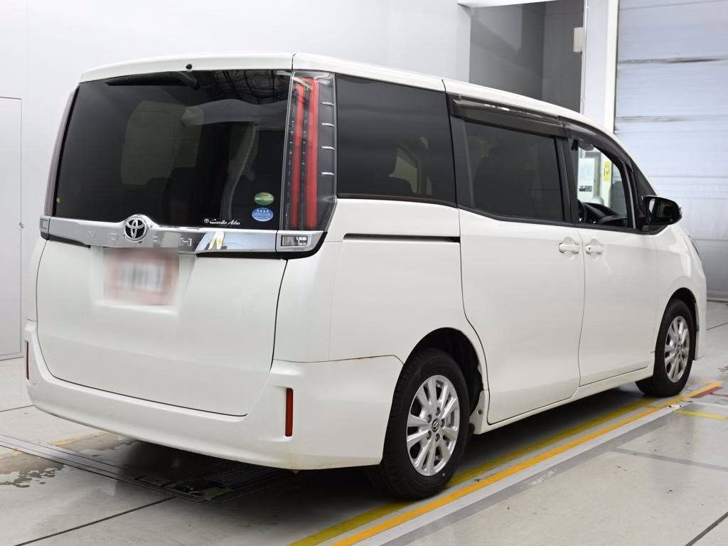 TOYOTA NOAH