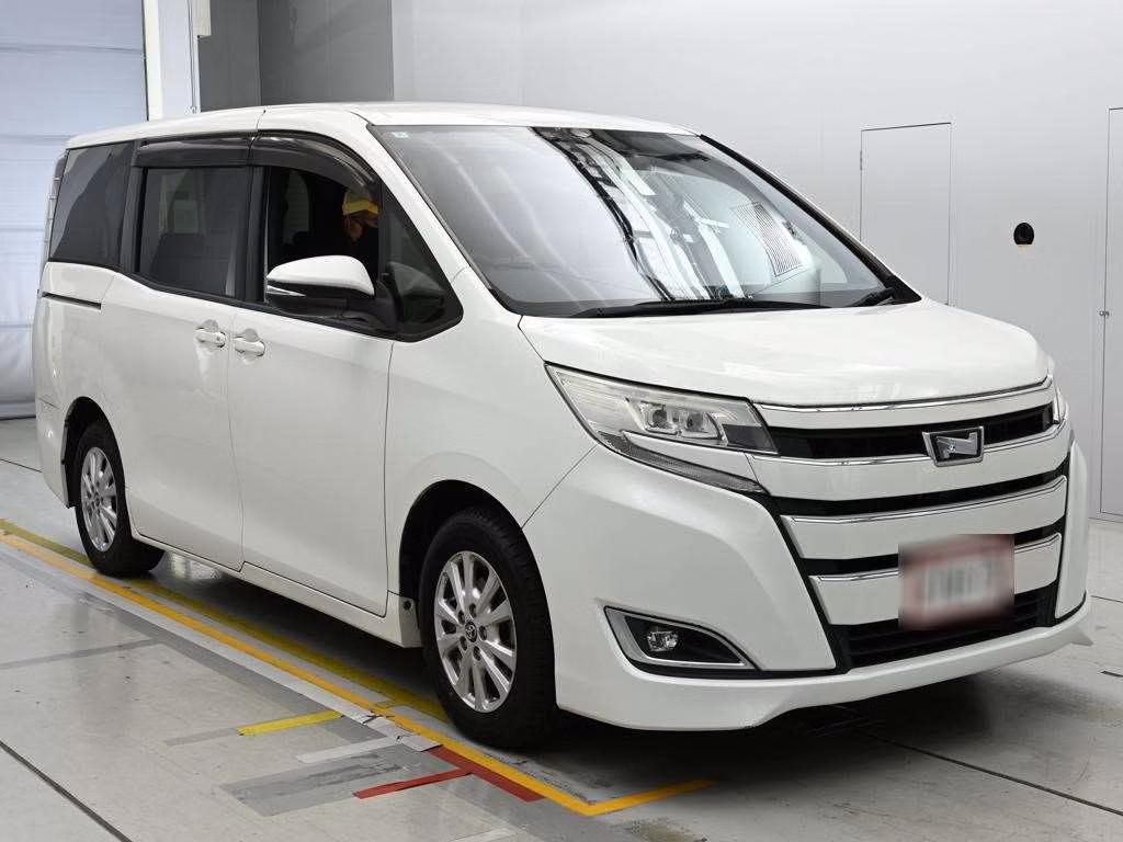 TOYOTA NOAH