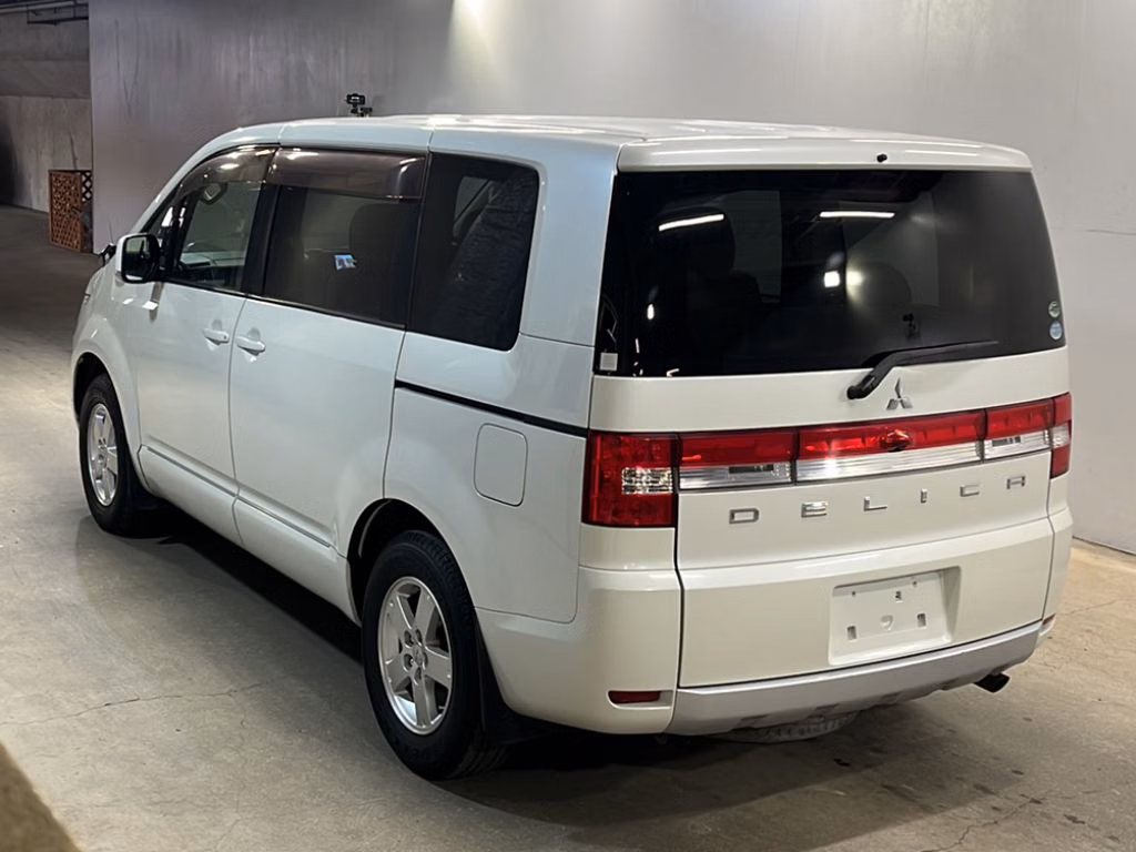 MITSUBISHI DELICA D:5