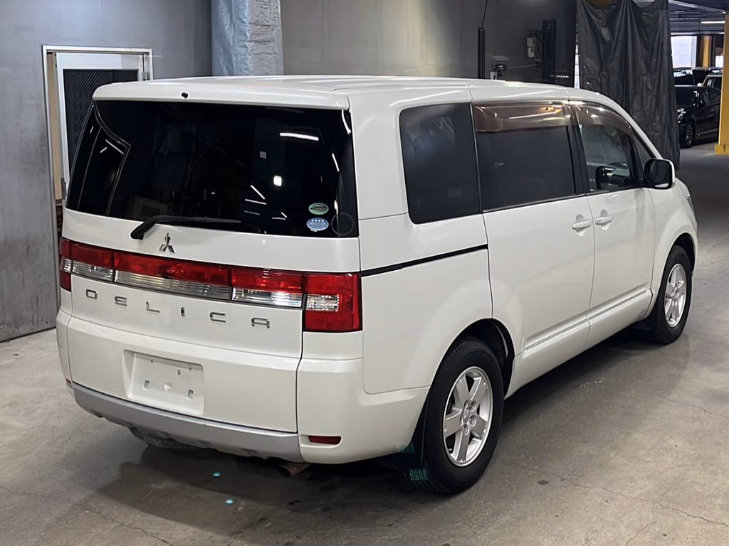 MITSUBISHI DELICA D:5