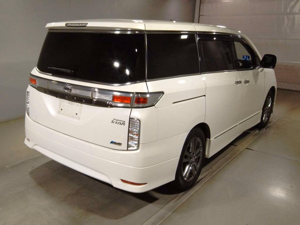 NISSAN ELGRAND
