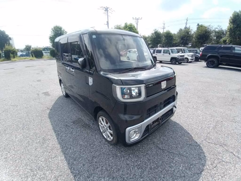DAIHATSU WAKE