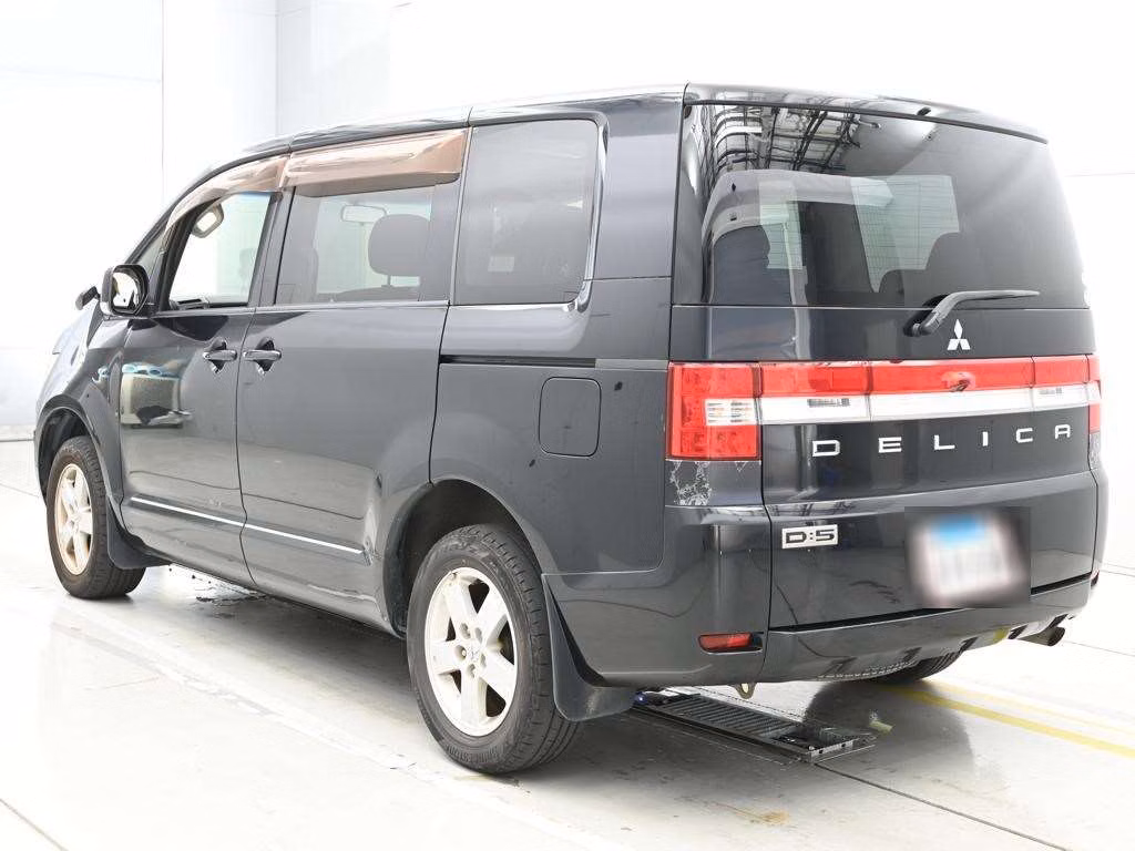 MITSUBISHI DELICA D:5