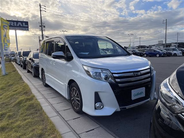 TOYOTA NOAH
