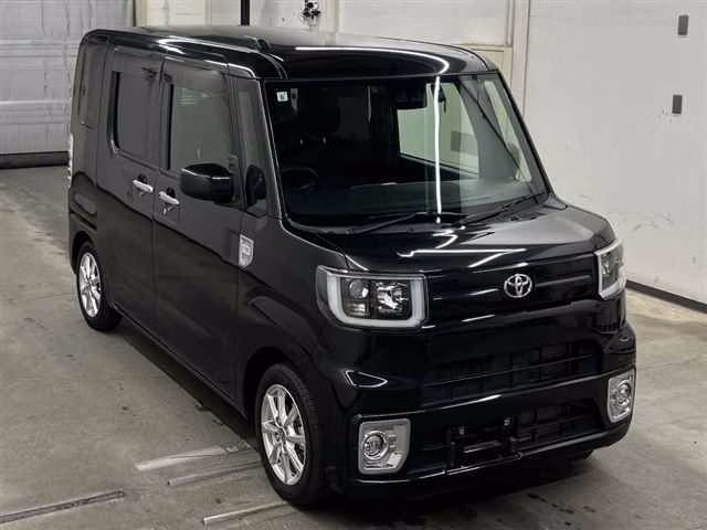 TOYOTA PIXIS MEGA