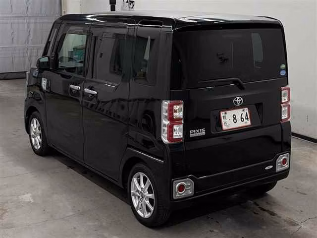 TOYOTA PIXIS MEGA