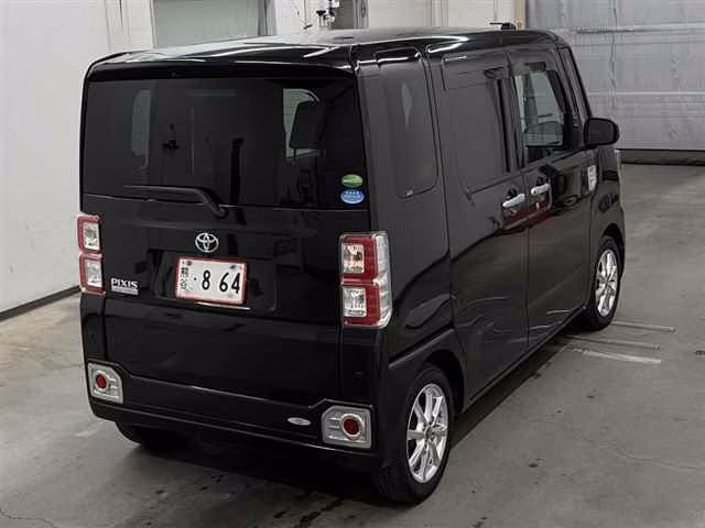 TOYOTA PIXIS MEGA
