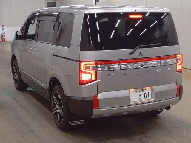 MITSUBISHI DELICA D:5