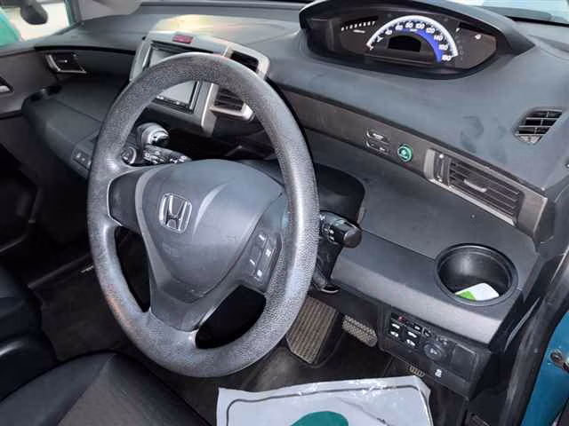 HONDA FREED SPIKE