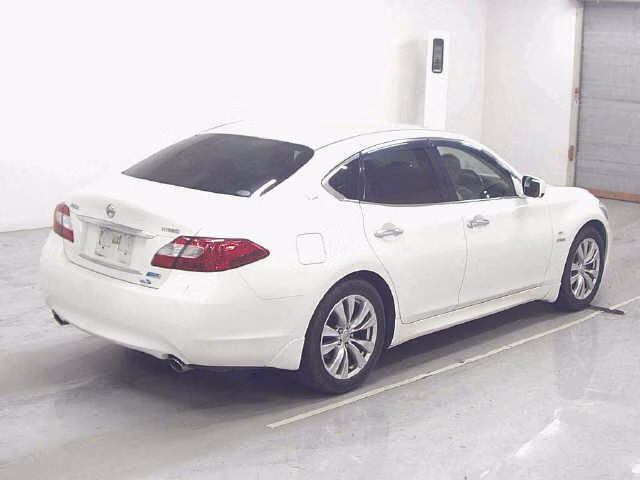 NISSAN FUGA