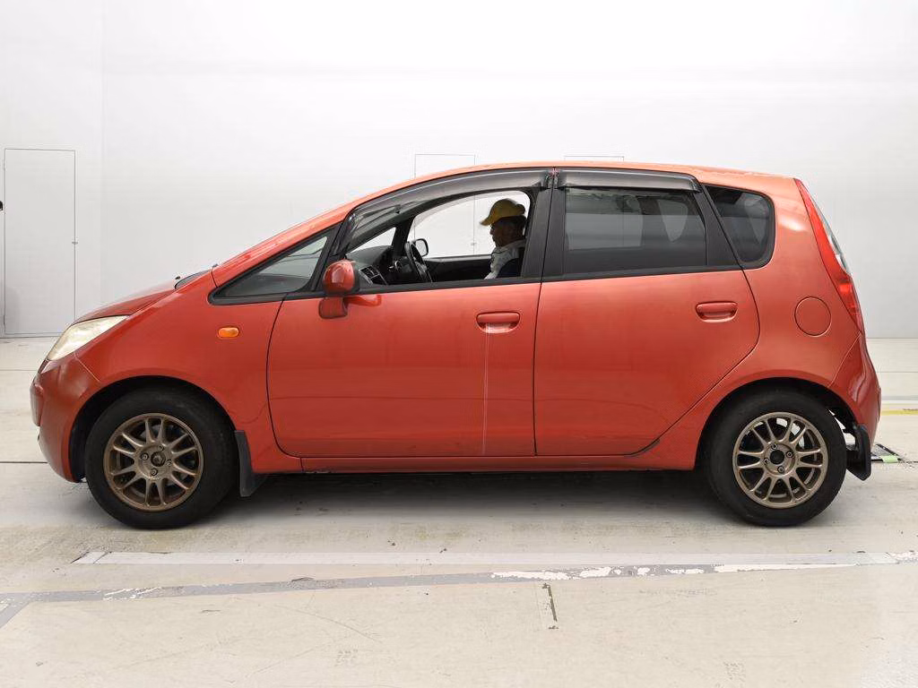 MITSUBISHI COLT