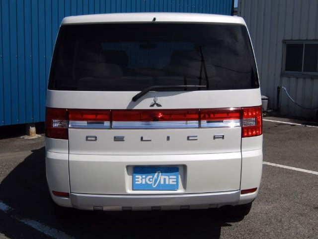 MITSUBISHI DELICA D:5