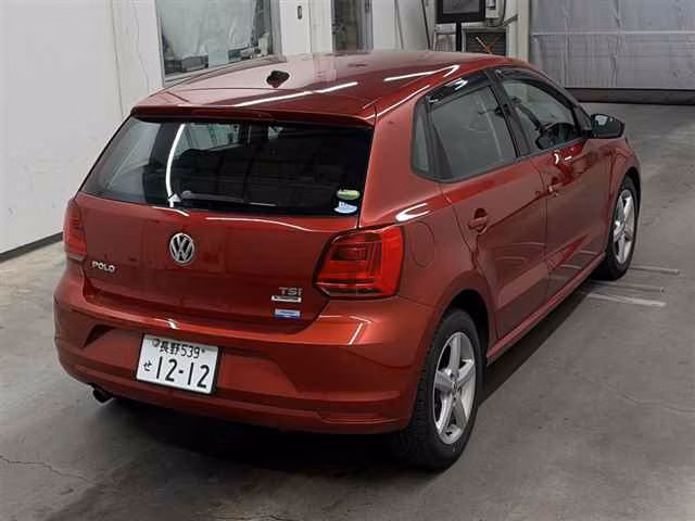 VOLKSWAGEN POLO