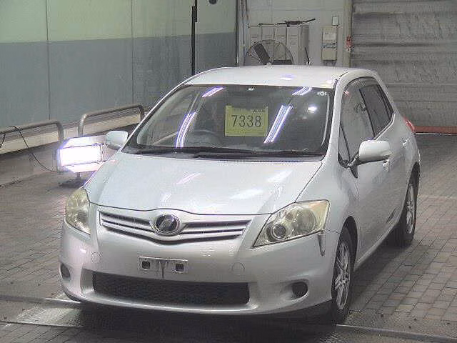 TOYOTA AURIS