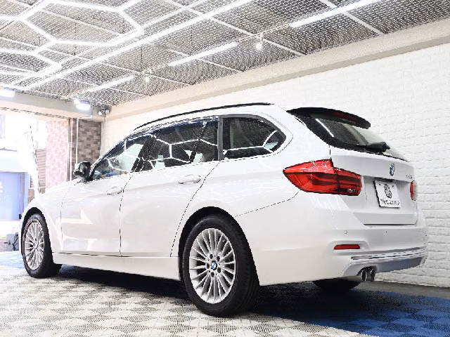 BMW 3-SERIES