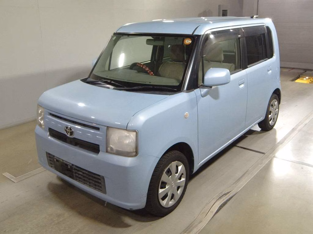 TOYOTA PIXIS SPACE