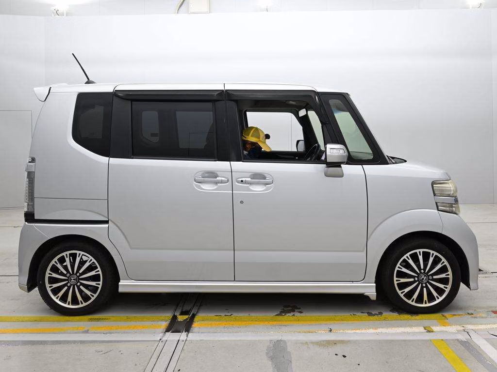 HONDA N-BOX