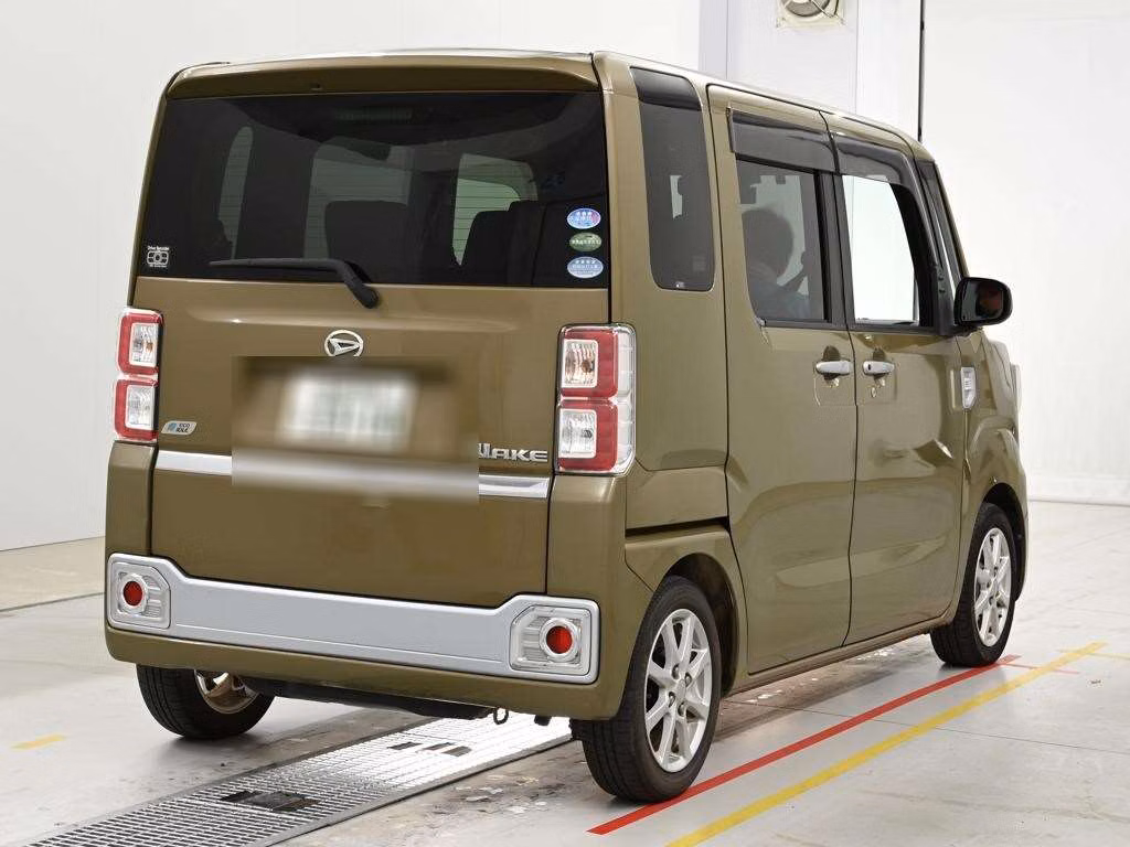 DAIHATSU WAKE