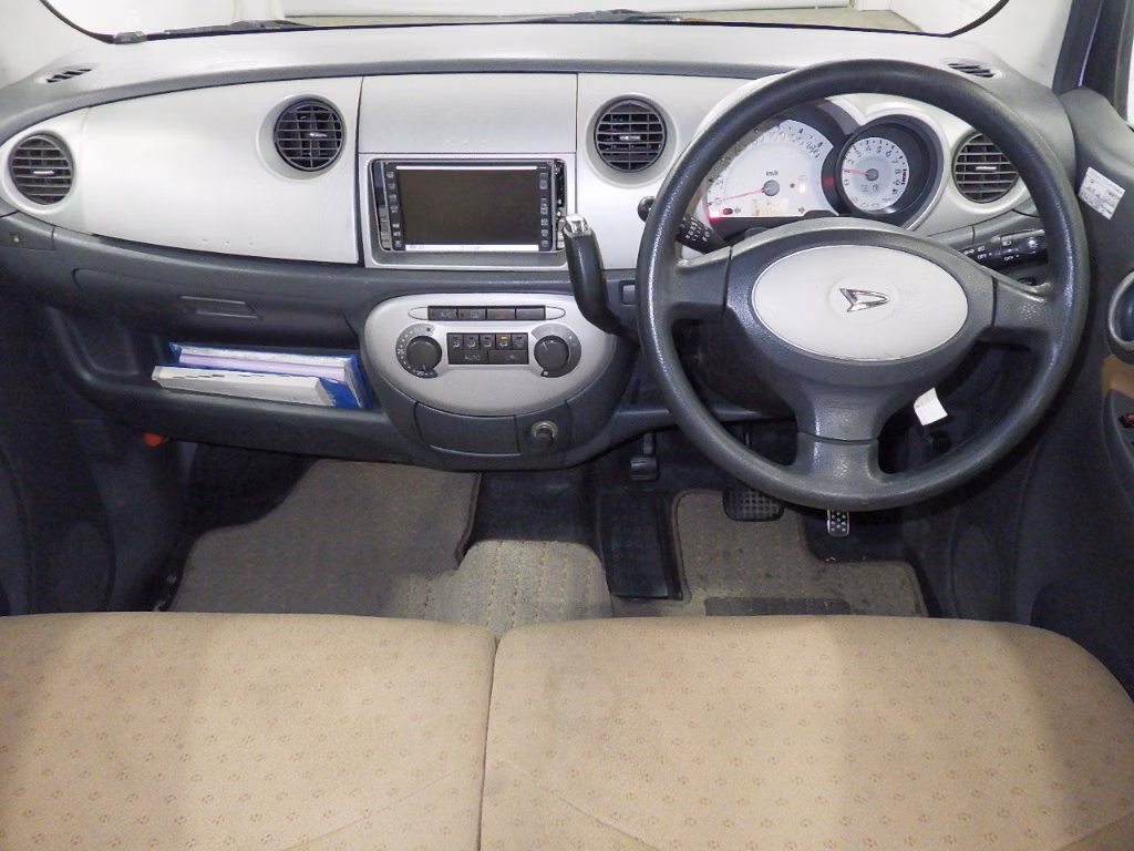 DAIHATSU MOVE LATTE