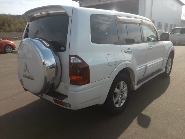 MITSUBISHI PAJERO
