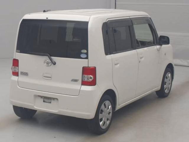 TOYOTA PIXIS SPACE