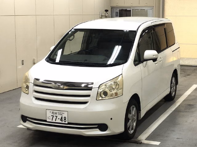 TOYOTA NOAH
