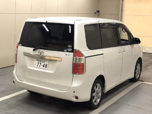TOYOTA NOAH