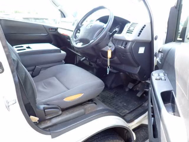 TOYOTA REGIUS ACE