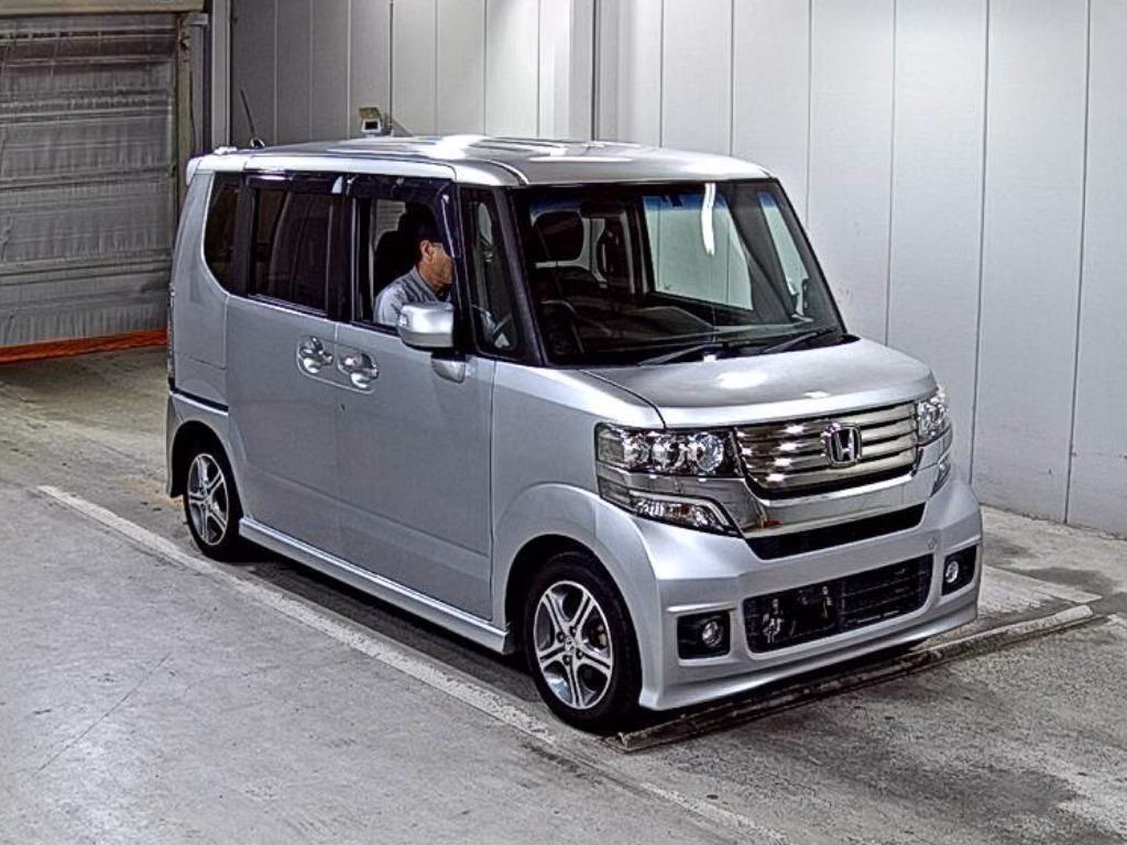 HONDA N-BOX+