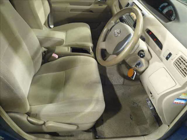 TOYOTA RAUM