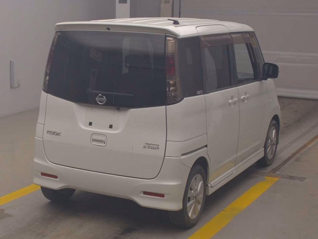 NISSAN ROOX
