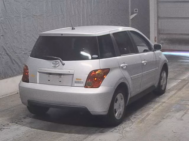 TOYOTA IST