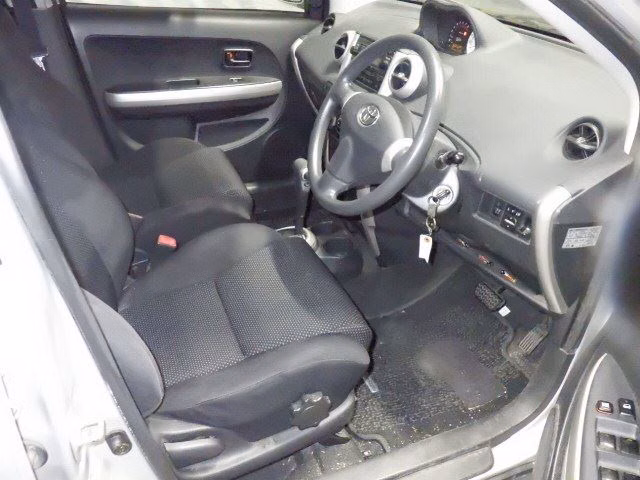 TOYOTA IST