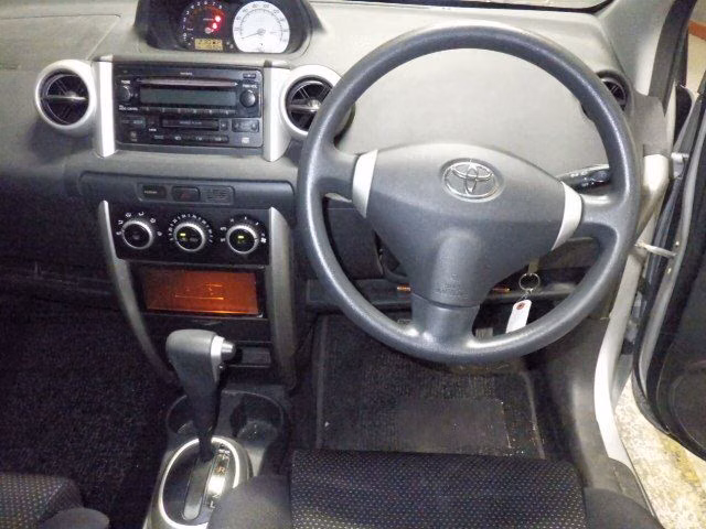 TOYOTA IST